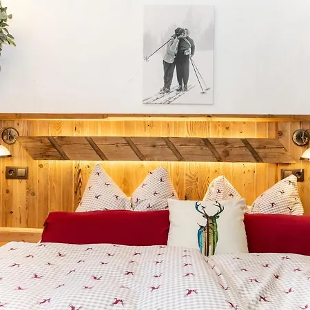 Historic Lakeview Apartment Hallstatt