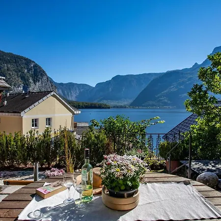 Historic Lakeview Apartment Hallstatt