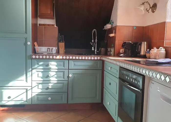 Historic Lakeview Apartment *