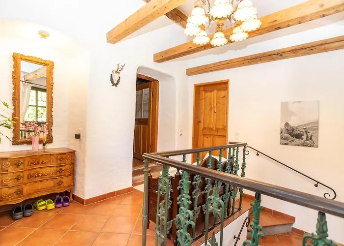 Historic Lakeview Apartment *